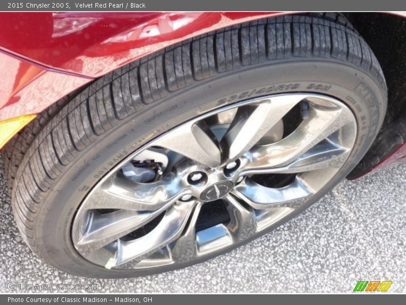 Velvet Red Pearl / Black 2015 Chrysler 200 S