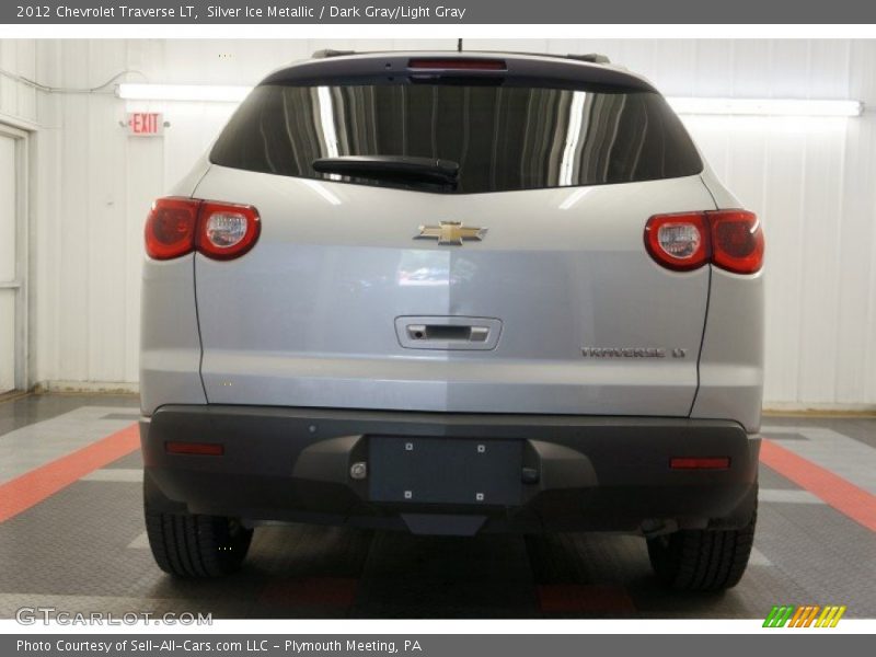 Silver Ice Metallic / Dark Gray/Light Gray 2012 Chevrolet Traverse LT