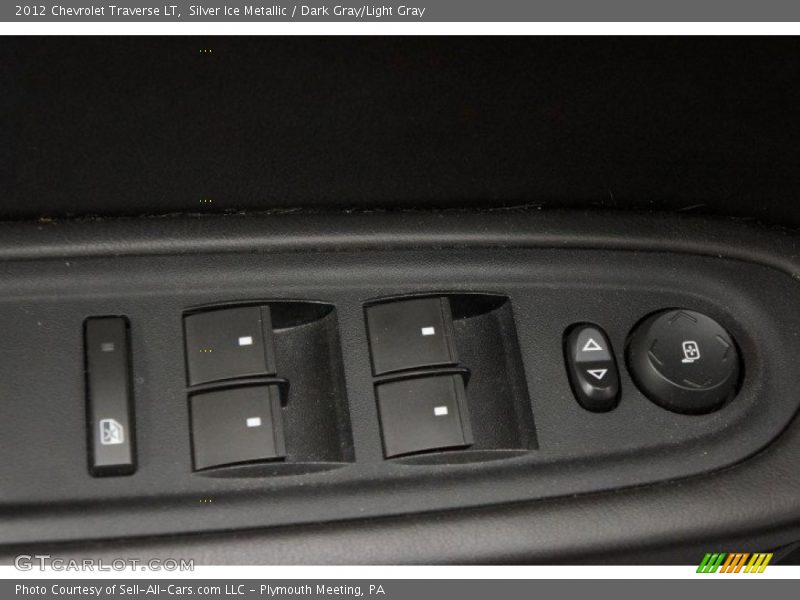 Silver Ice Metallic / Dark Gray/Light Gray 2012 Chevrolet Traverse LT