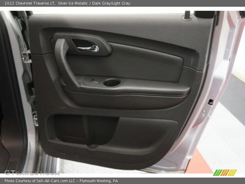 Silver Ice Metallic / Dark Gray/Light Gray 2012 Chevrolet Traverse LT