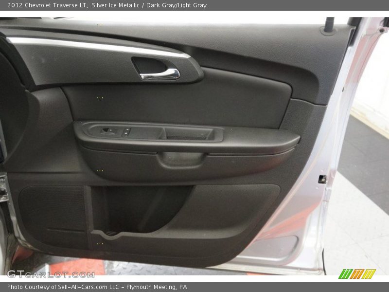 Silver Ice Metallic / Dark Gray/Light Gray 2012 Chevrolet Traverse LT