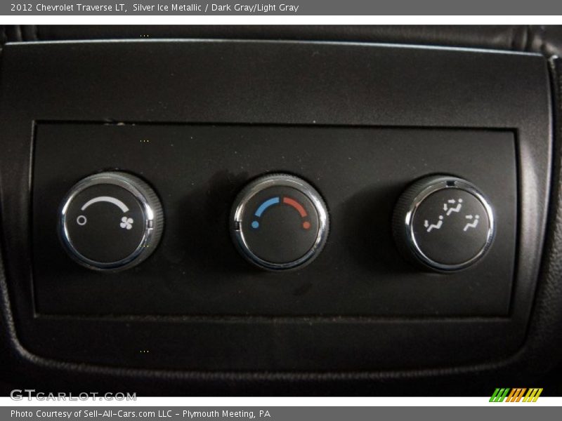 Silver Ice Metallic / Dark Gray/Light Gray 2012 Chevrolet Traverse LT