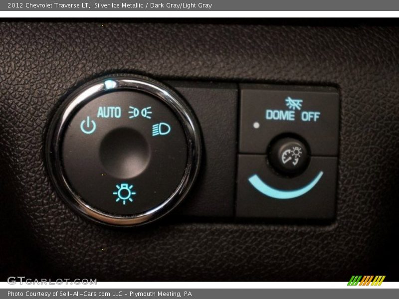 Silver Ice Metallic / Dark Gray/Light Gray 2012 Chevrolet Traverse LT