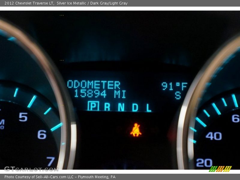 Silver Ice Metallic / Dark Gray/Light Gray 2012 Chevrolet Traverse LT