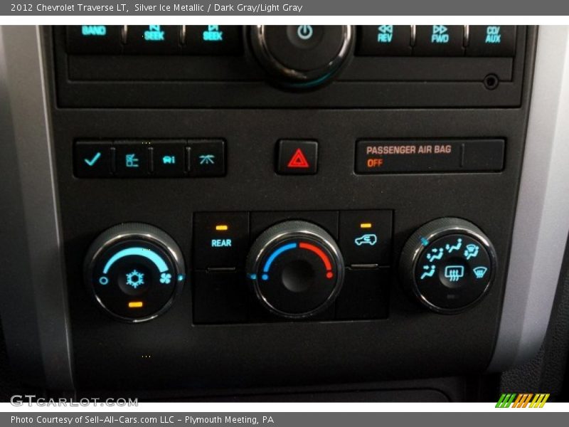 Silver Ice Metallic / Dark Gray/Light Gray 2012 Chevrolet Traverse LT