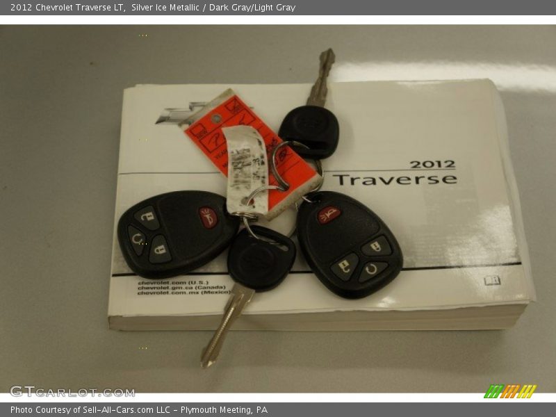 Silver Ice Metallic / Dark Gray/Light Gray 2012 Chevrolet Traverse LT