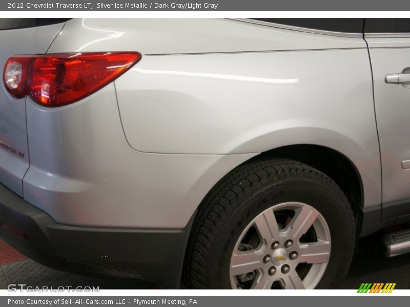 Silver Ice Metallic / Dark Gray/Light Gray 2012 Chevrolet Traverse LT