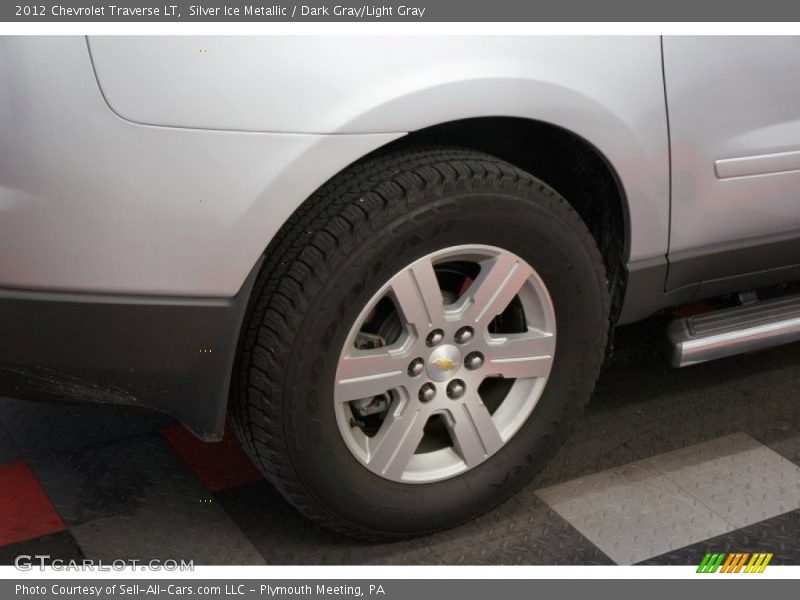 Silver Ice Metallic / Dark Gray/Light Gray 2012 Chevrolet Traverse LT