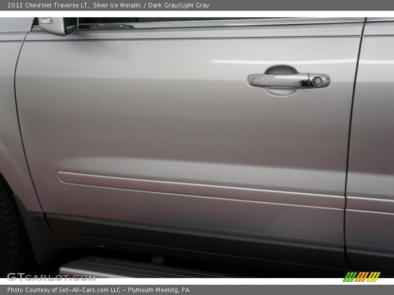 Silver Ice Metallic / Dark Gray/Light Gray 2012 Chevrolet Traverse LT