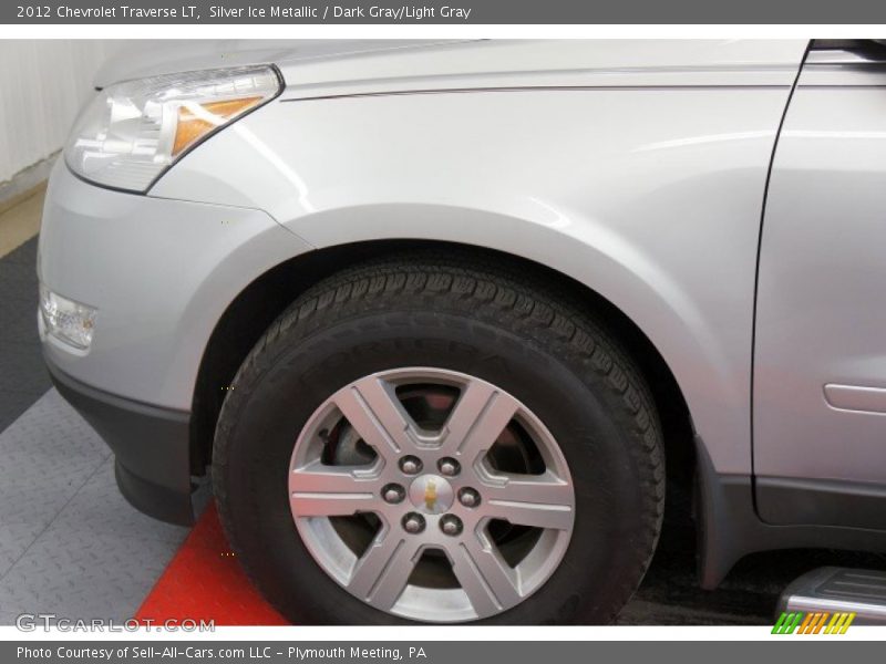 Silver Ice Metallic / Dark Gray/Light Gray 2012 Chevrolet Traverse LT