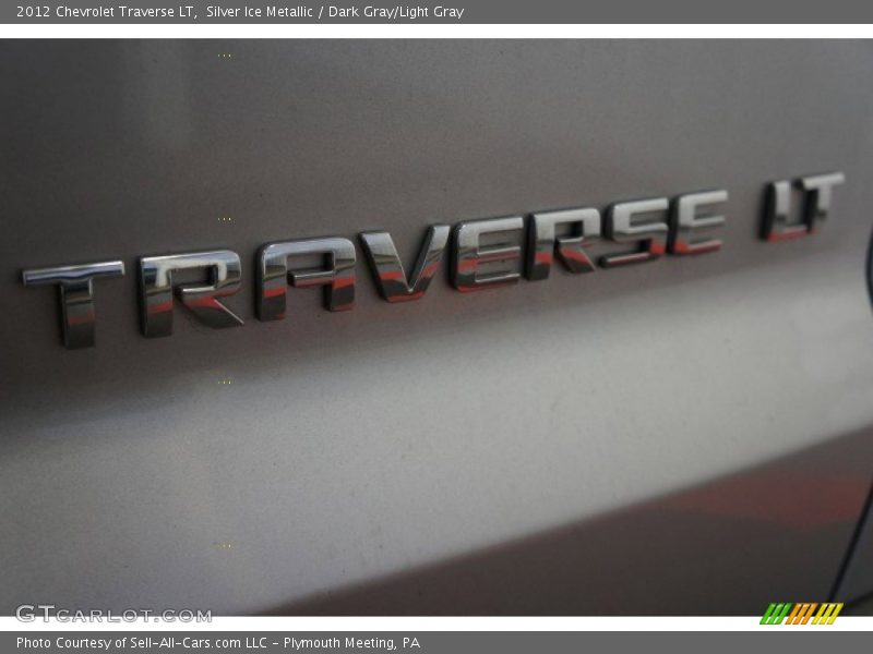 Silver Ice Metallic / Dark Gray/Light Gray 2012 Chevrolet Traverse LT