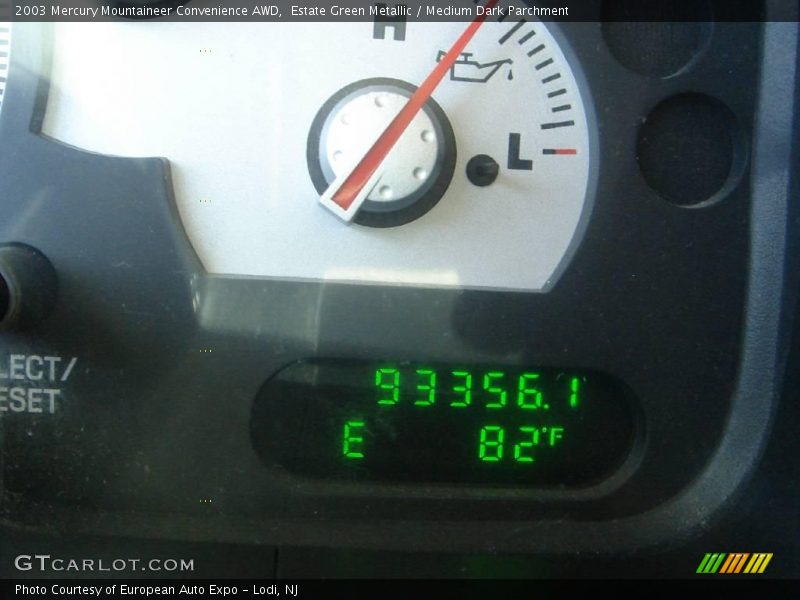 Estate Green Metallic / Medium Dark Parchment 2003 Mercury Mountaineer Convenience AWD