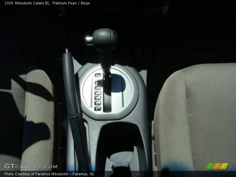 Platinum Pearl / Beige 2005 Mitsubishi Galant ES