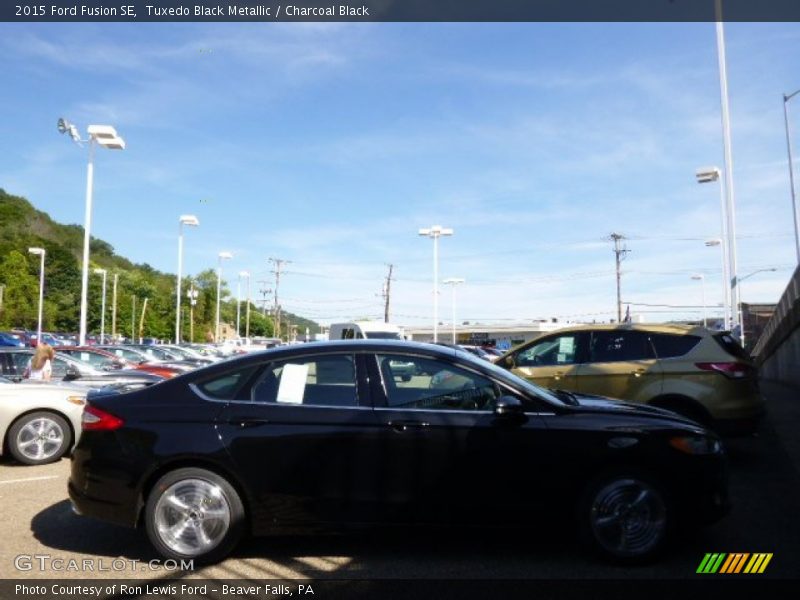 Tuxedo Black Metallic / Charcoal Black 2015 Ford Fusion SE