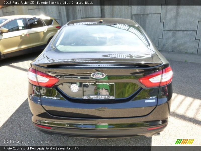 Tuxedo Black Metallic / Charcoal Black 2015 Ford Fusion SE