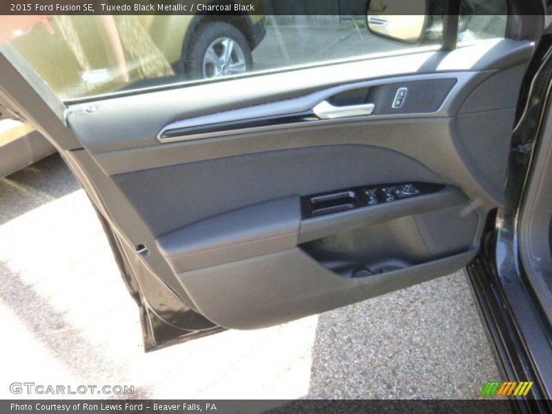 Tuxedo Black Metallic / Charcoal Black 2015 Ford Fusion SE