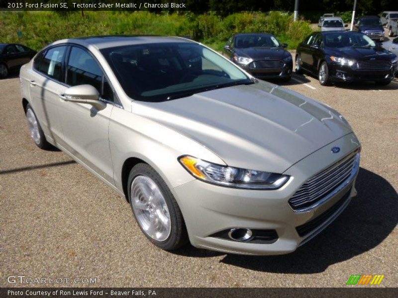 Front 3/4 View of 2015 Fusion SE