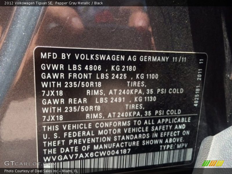Pepper Gray Metallic / Black 2012 Volkswagen Tiguan SE