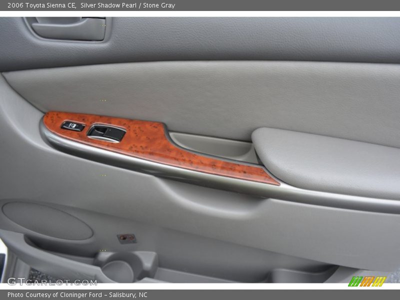 Silver Shadow Pearl / Stone Gray 2006 Toyota Sienna CE