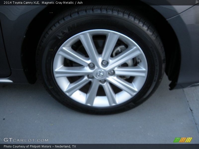 Magnetic Gray Metallic / Ash 2014 Toyota Camry XLE