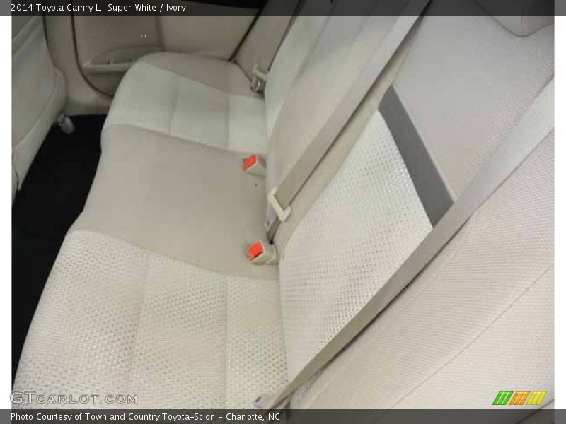 Super White / Ivory 2014 Toyota Camry L