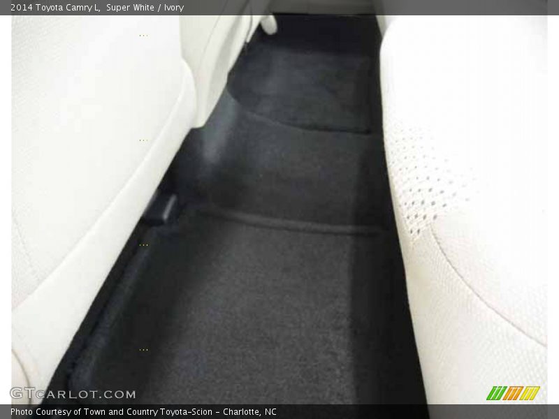 Super White / Ivory 2014 Toyota Camry L