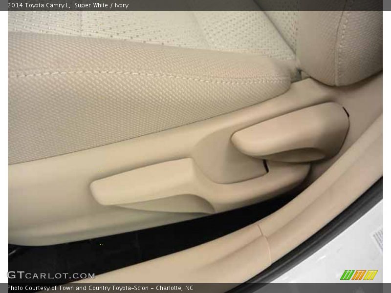 Super White / Ivory 2014 Toyota Camry L