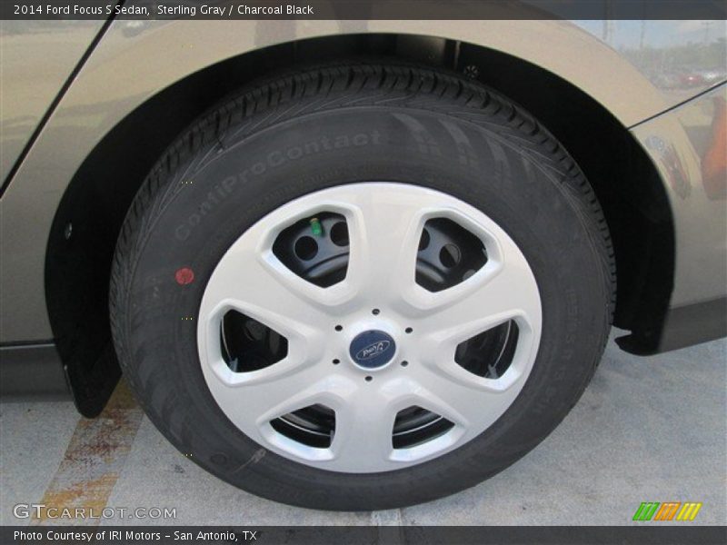 Sterling Gray / Charcoal Black 2014 Ford Focus S Sedan