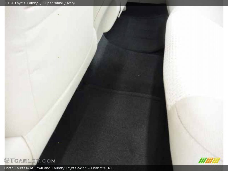 Super White / Ivory 2014 Toyota Camry L