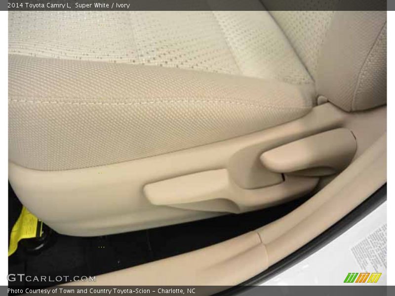 Super White / Ivory 2014 Toyota Camry L