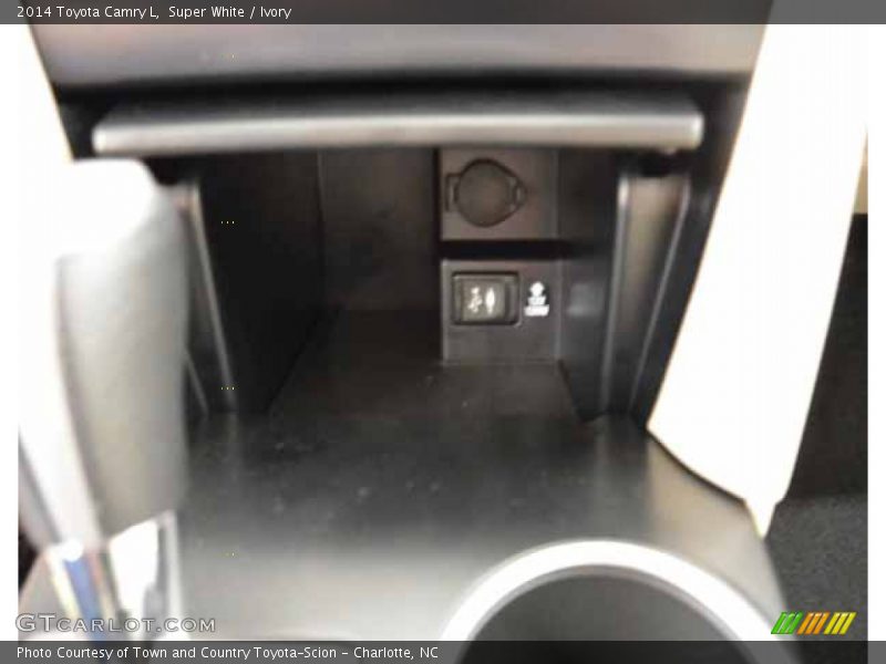 Super White / Ivory 2014 Toyota Camry L