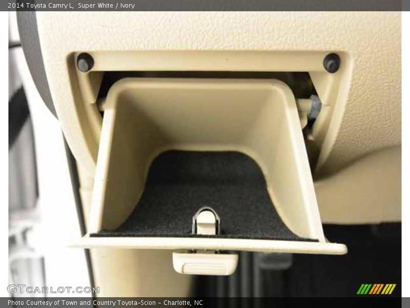 Super White / Ivory 2014 Toyota Camry L