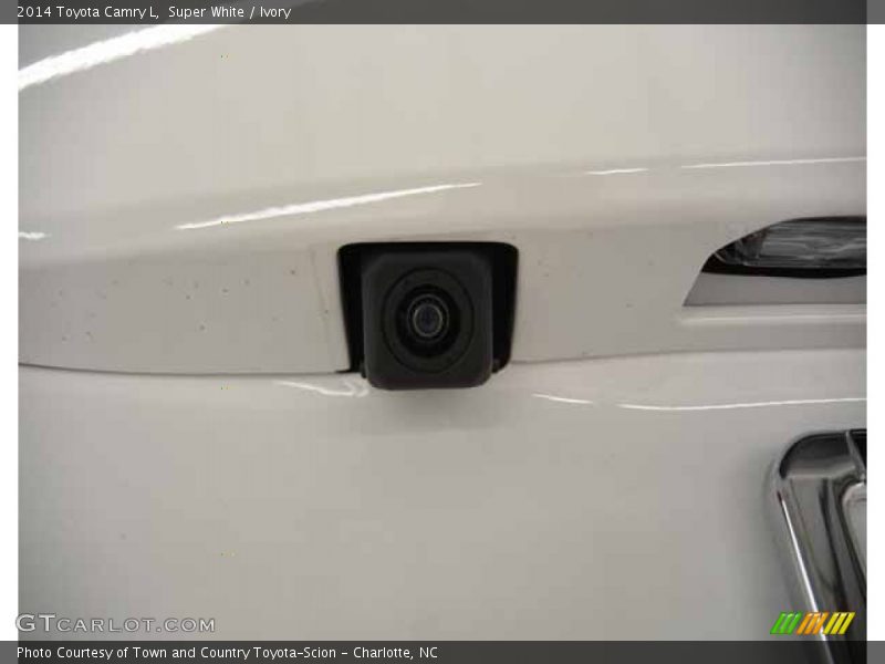 Super White / Ivory 2014 Toyota Camry L
