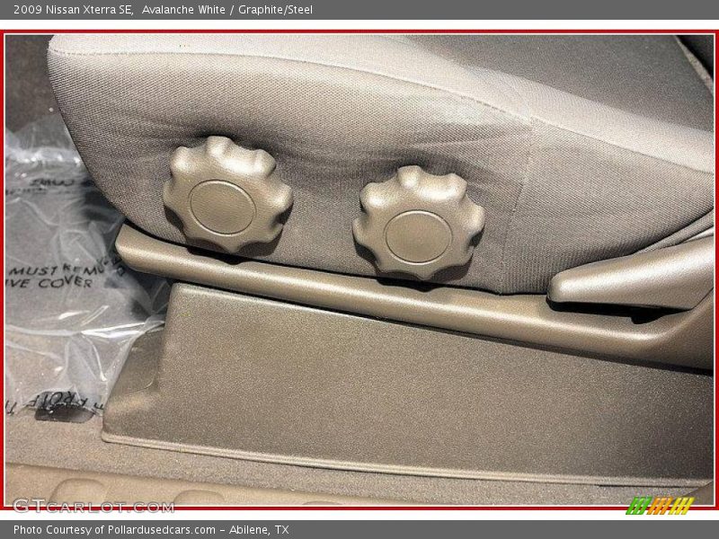 Avalanche White / Graphite/Steel 2009 Nissan Xterra SE