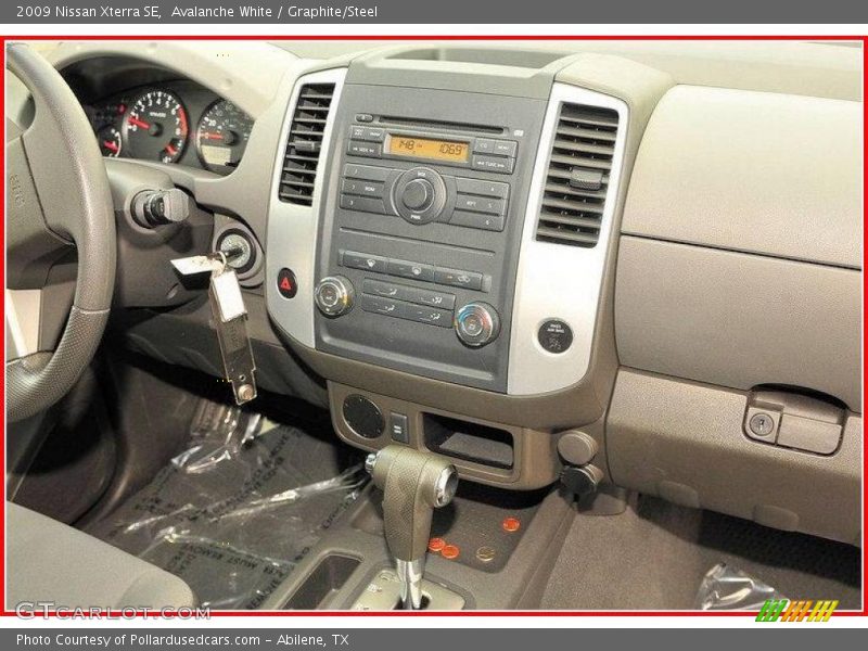 Avalanche White / Graphite/Steel 2009 Nissan Xterra SE
