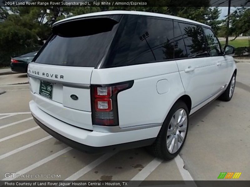 Fuji White / Almond/Espresso 2014 Land Rover Range Rover Supercharged L