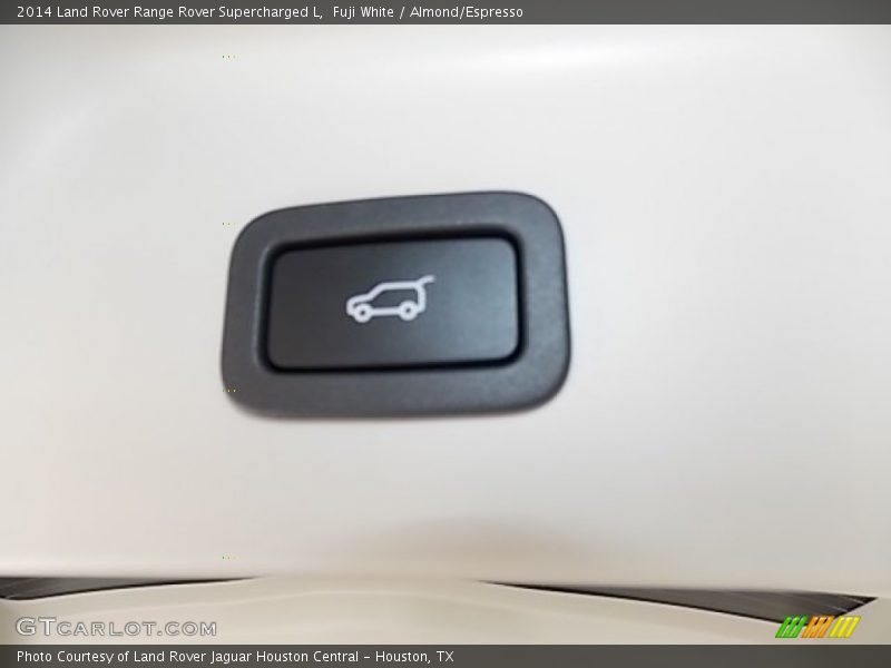 Fuji White / Almond/Espresso 2014 Land Rover Range Rover Supercharged L