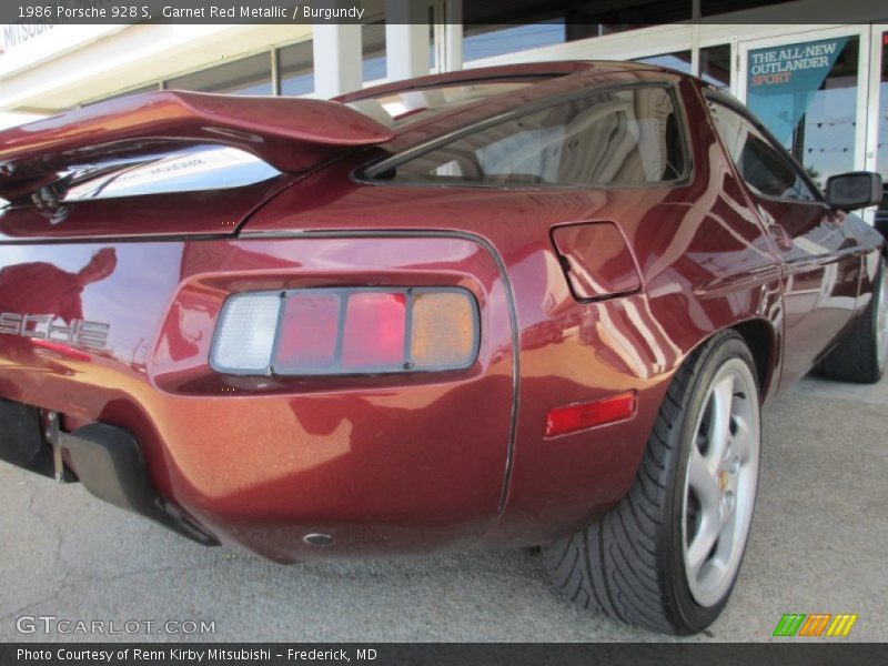 Garnet Red Metallic / Burgundy 1986 Porsche 928 S
