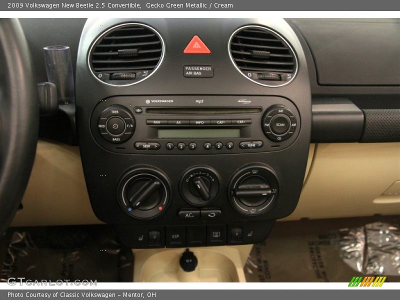 Gecko Green Metallic / Cream 2009 Volkswagen New Beetle 2.5 Convertible
