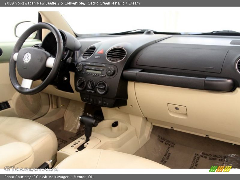 Gecko Green Metallic / Cream 2009 Volkswagen New Beetle 2.5 Convertible