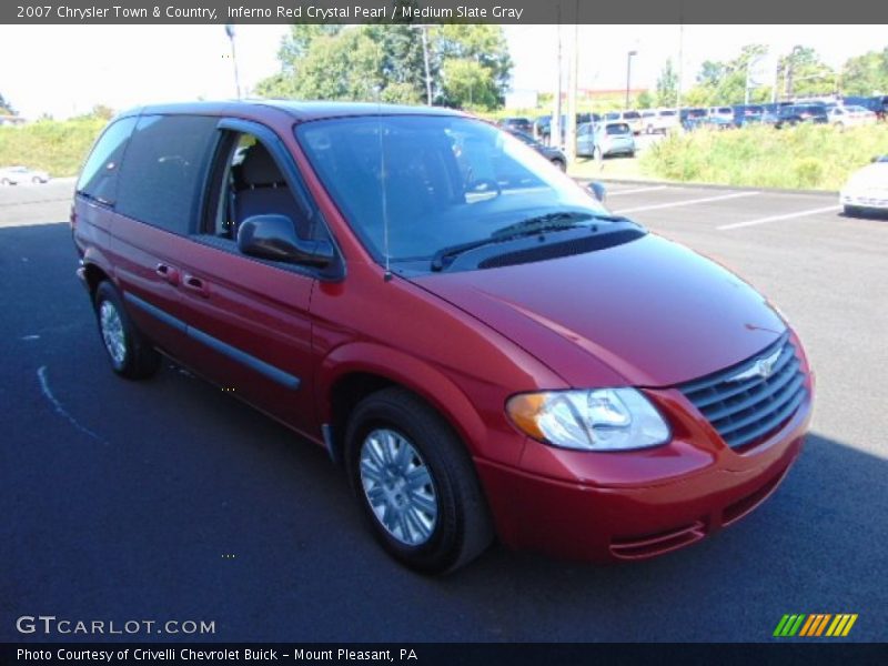 Front 3/4 View of 2007 Town & Country 