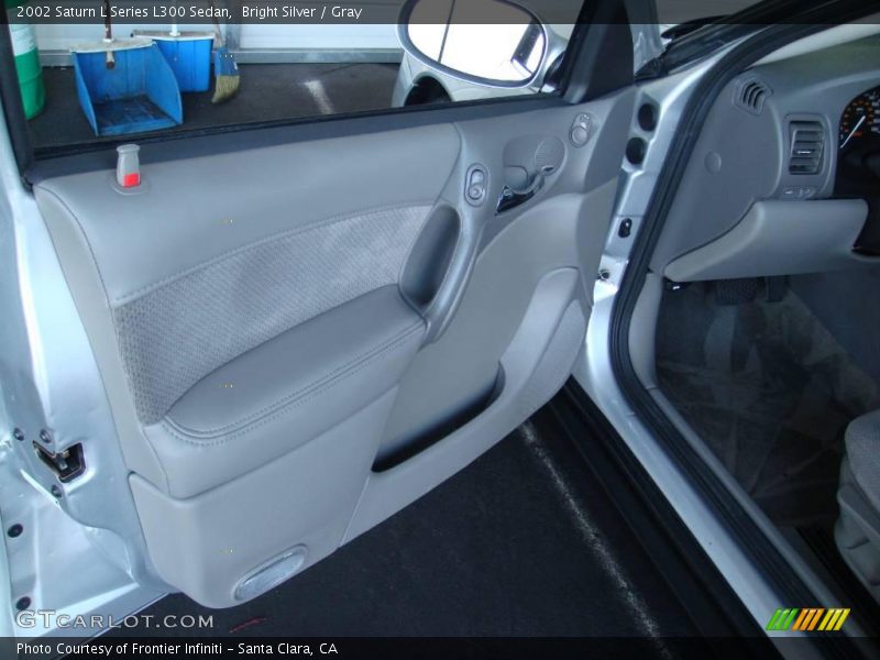 Bright Silver / Gray 2002 Saturn L Series L300 Sedan