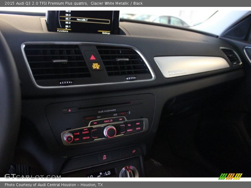 Glacier White Metallic / Black 2015 Audi Q3 2.0 TFSI Premium Plus quattro
