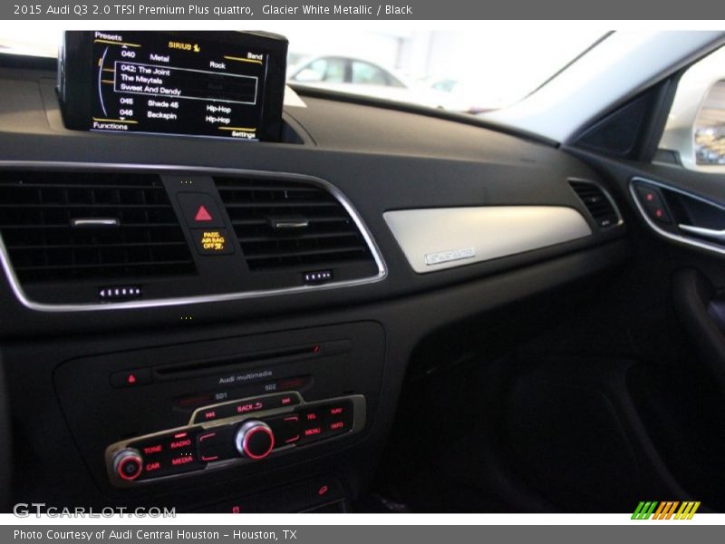 Glacier White Metallic / Black 2015 Audi Q3 2.0 TFSI Premium Plus quattro