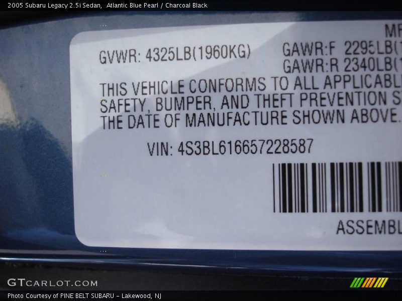 Atlantic Blue Pearl / Charcoal Black 2005 Subaru Legacy 2.5i Sedan