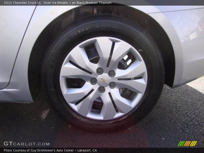 Silver Ice Metallic / Jet Black/Medium Titanium 2013 Chevrolet Cruze LS