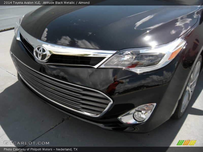 Attitude Black Metallic / Almond 2014 Toyota Avalon XLE