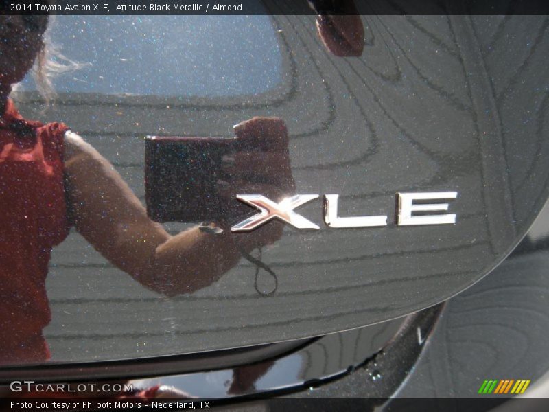 Attitude Black Metallic / Almond 2014 Toyota Avalon XLE