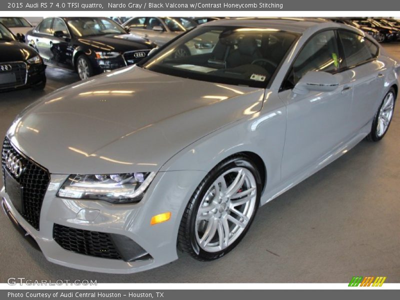 Front 3/4 View of 2015 RS 7 4.0 TFSI quattro