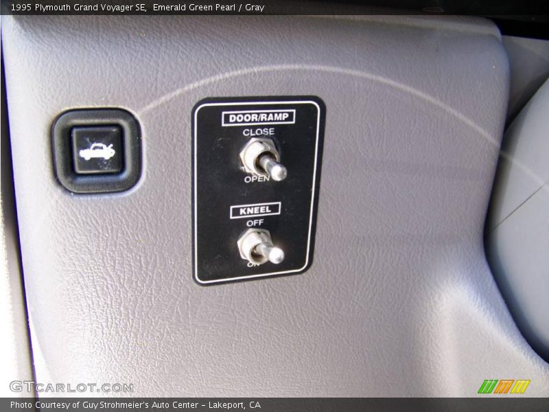 Emerald Green Pearl / Gray 1995 Plymouth Grand Voyager SE